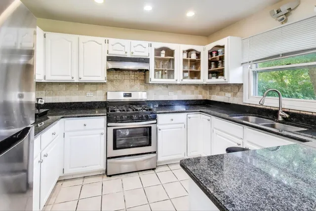 $599,555 | 1110 South Plum Tree Lane, Palatine, IL 60067