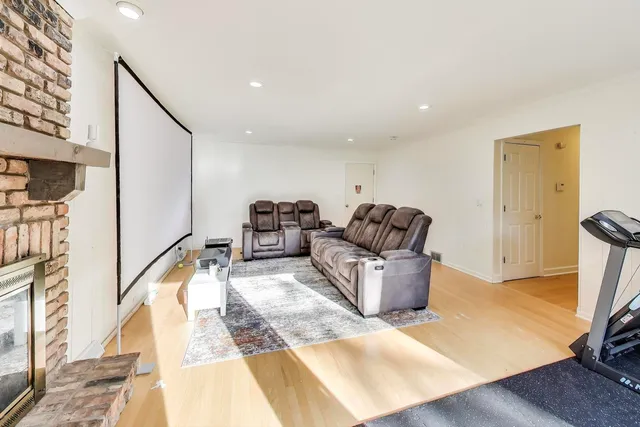 $599,555 | 1110 South Plum Tree Lane, Palatine, IL 60067