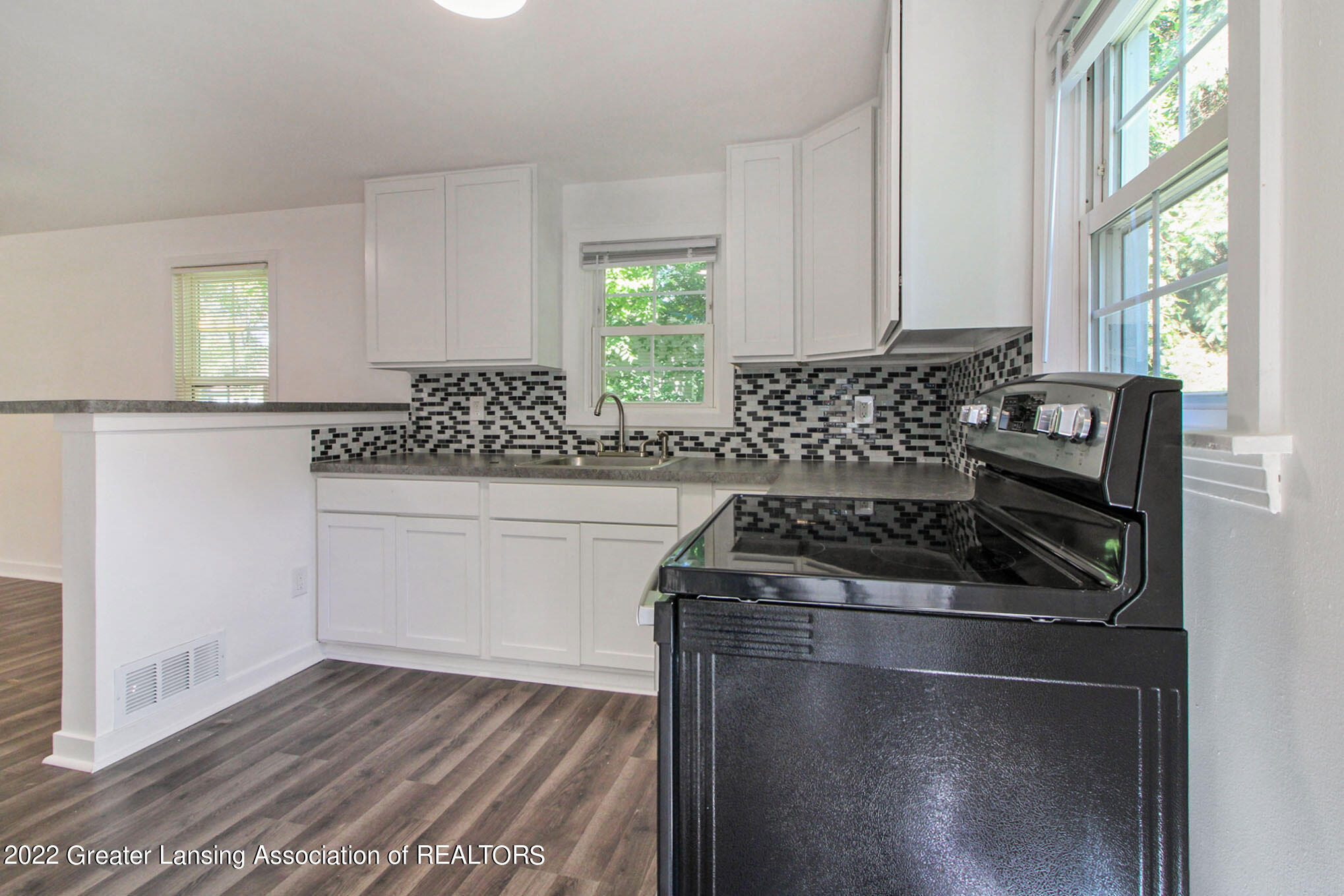 936 Pierce Road Lansing, MI 48910 - Photo 5 of 21 5