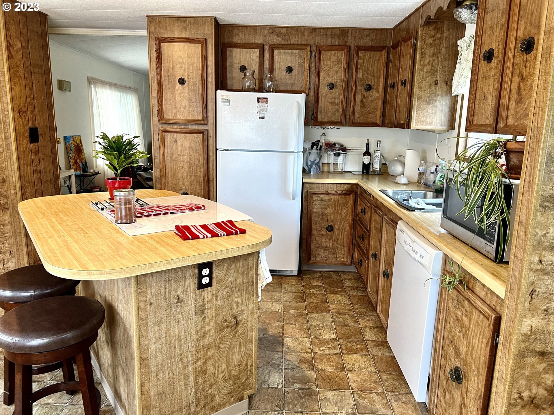 1601 Rhododendron Drive, Unit 586 Florence, OR 97439 - Photo 11 of 22 a kitchen with a sink a refrigerator and a stove