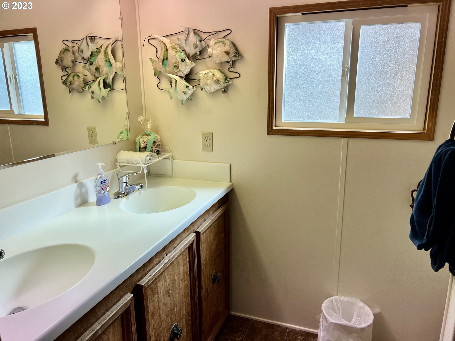 1601 Rhododendron Drive, Unit 586 Florence, OR 97439 - Photo 14 of 22 a bathroom with a sink and a mirror