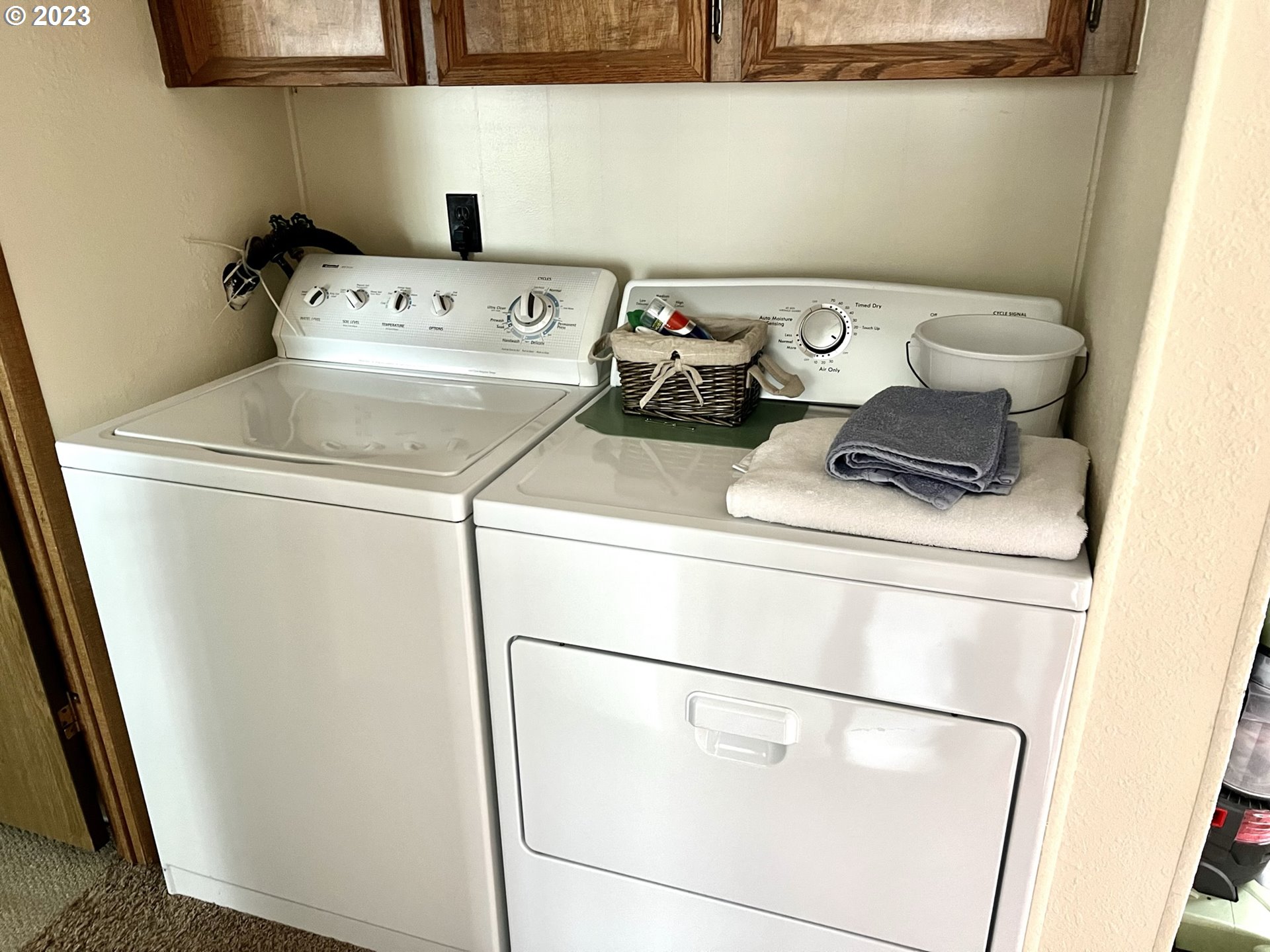 1601 Rhododendron Drive, Unit 586 Florence, OR 97439 - Photo 15 of 22 a utility room with dryer and washer