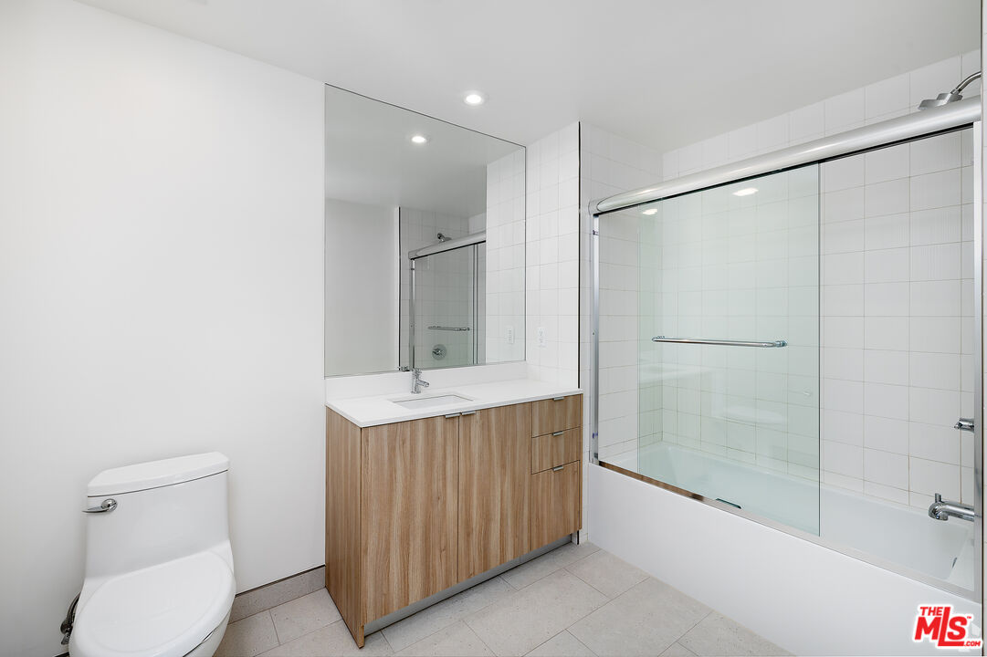 2600 South Sepulveda Boulevard, Unit 410 Los Angeles, CA 90064 - Photo 27 of 33 a bathroom with a sink a toilet and shower