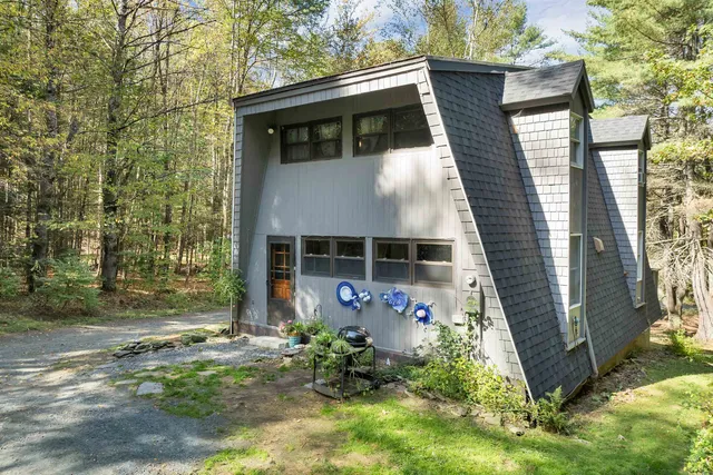 $449,900 | 402 Marsh Family Road, Hartford, VT 05059