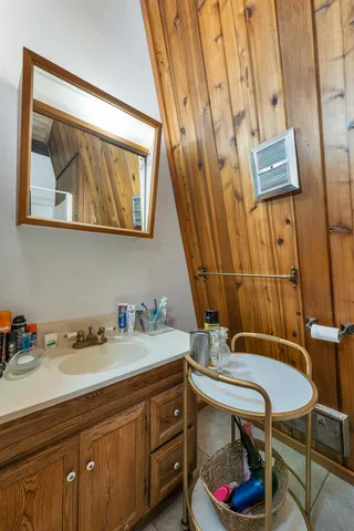 $449,900 | 402 Marsh Family Road, Hartford, VT 05059