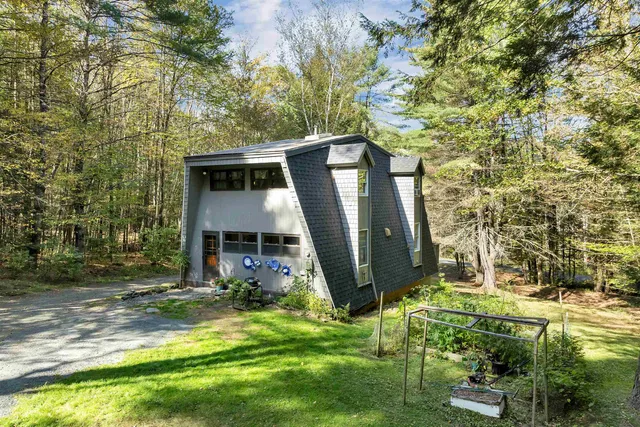 $449,900 | 402 Marsh Family Road, Hartford, VT 05059