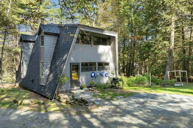 $449,900 | 402 Marsh Family Road, Hartford, VT 05059