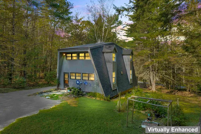 $449,900 | 402 Marsh Family Road, Hartford, VT 05059