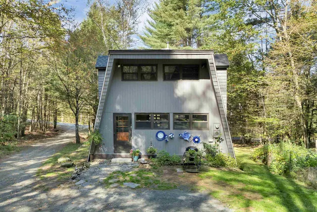 $449,900 | 402 Marsh Family Road, Hartford, VT 05059
