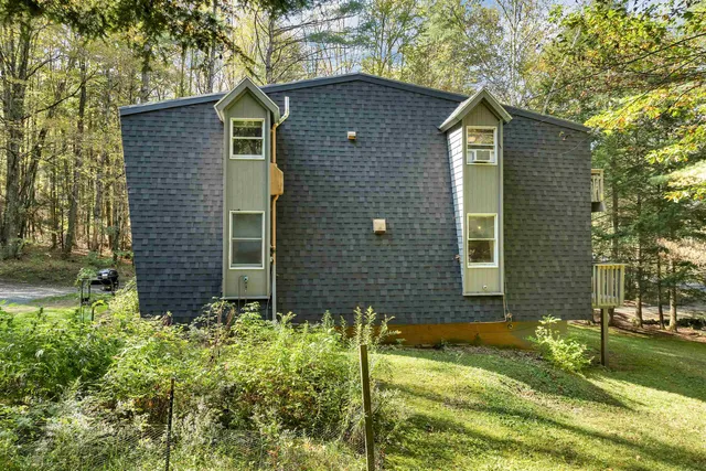 $449,900 | 402 Marsh Family Road, Hartford, VT 05059