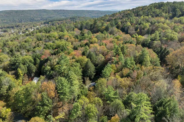 $449,900 | 402 Marsh Family Road, Hartford, VT 05059