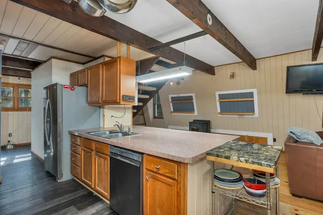 $449,900 | 402 Marsh Family Road, Hartford, VT 05059