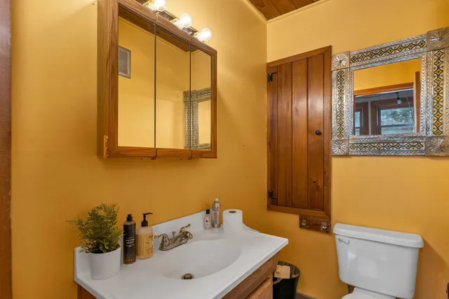 $449,900 | 402 Marsh Family Road, Hartford, VT 05059