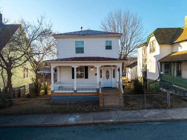 $255,000 | 606 Winthrop Street, Staunton, VA 24401