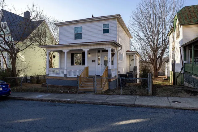$255,000 | 606 Winthrop Street, Staunton, VA 24401