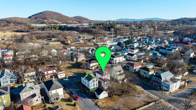 $255,000 | 606 Winthrop Street, Staunton, VA 24401