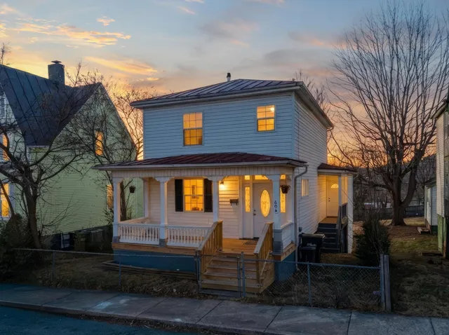 $255,000 | 606 Winthrop Street, Staunton, VA 24401