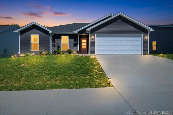 $299,000 | 825 Wolf Run Pk Boulevard, Jeffersonville, IN 47130