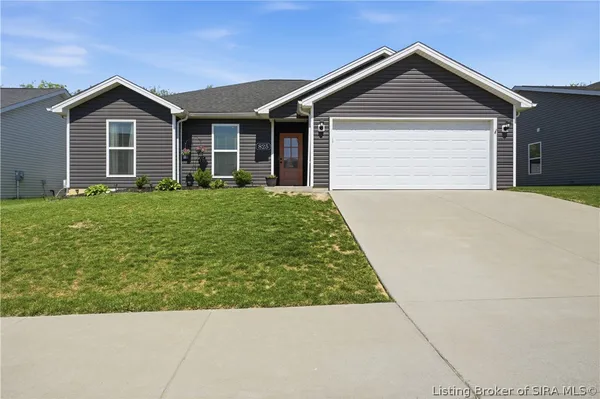 $299,000 | 825 Wolf Run Pk Boulevard, Jeffersonville, IN 47130