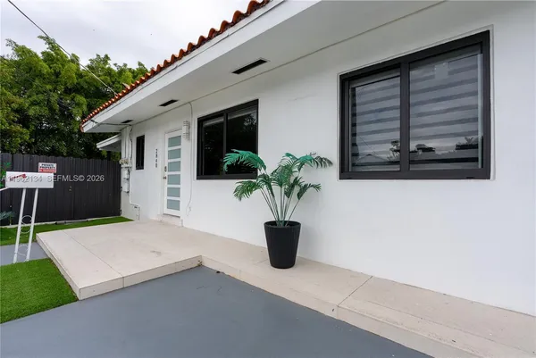 a house view with a outdoor space