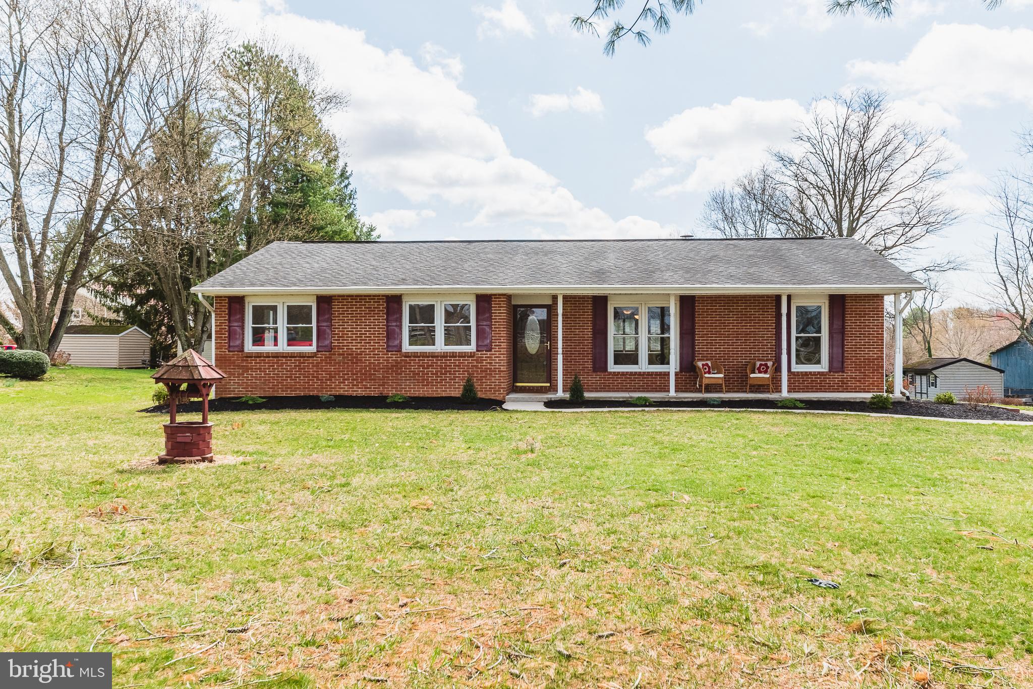 AMAZING RANCHER WITH OPEN CONCEPT FLOORPLAN !
