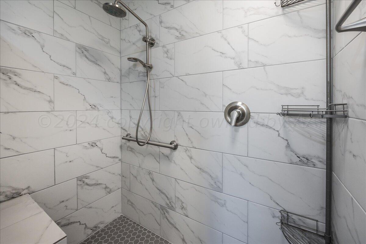 4208 Scotty Drive Amarillo, TX 79110 - Photo 14 of 22 14-Master Shower