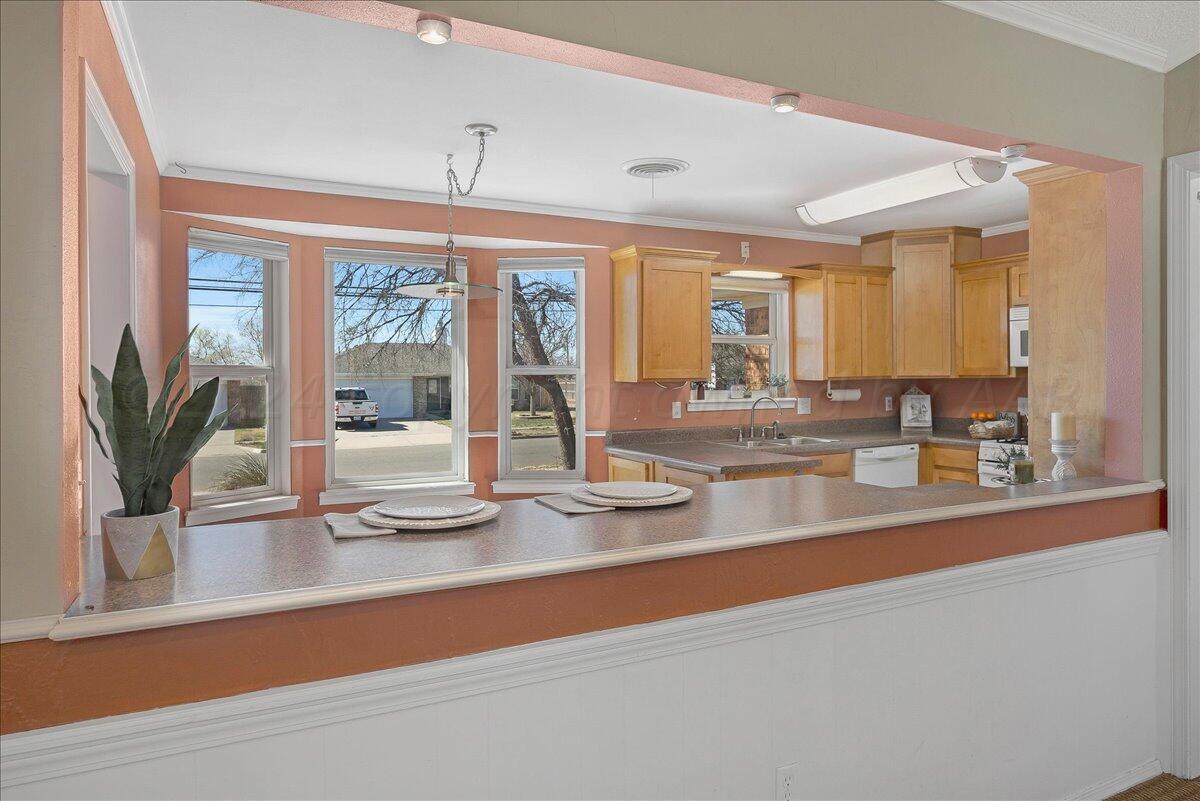 4208 Scotty Drive Amarillo, TX 79110 - Photo 5 of 22 05-Kitchen, Eat In Bar