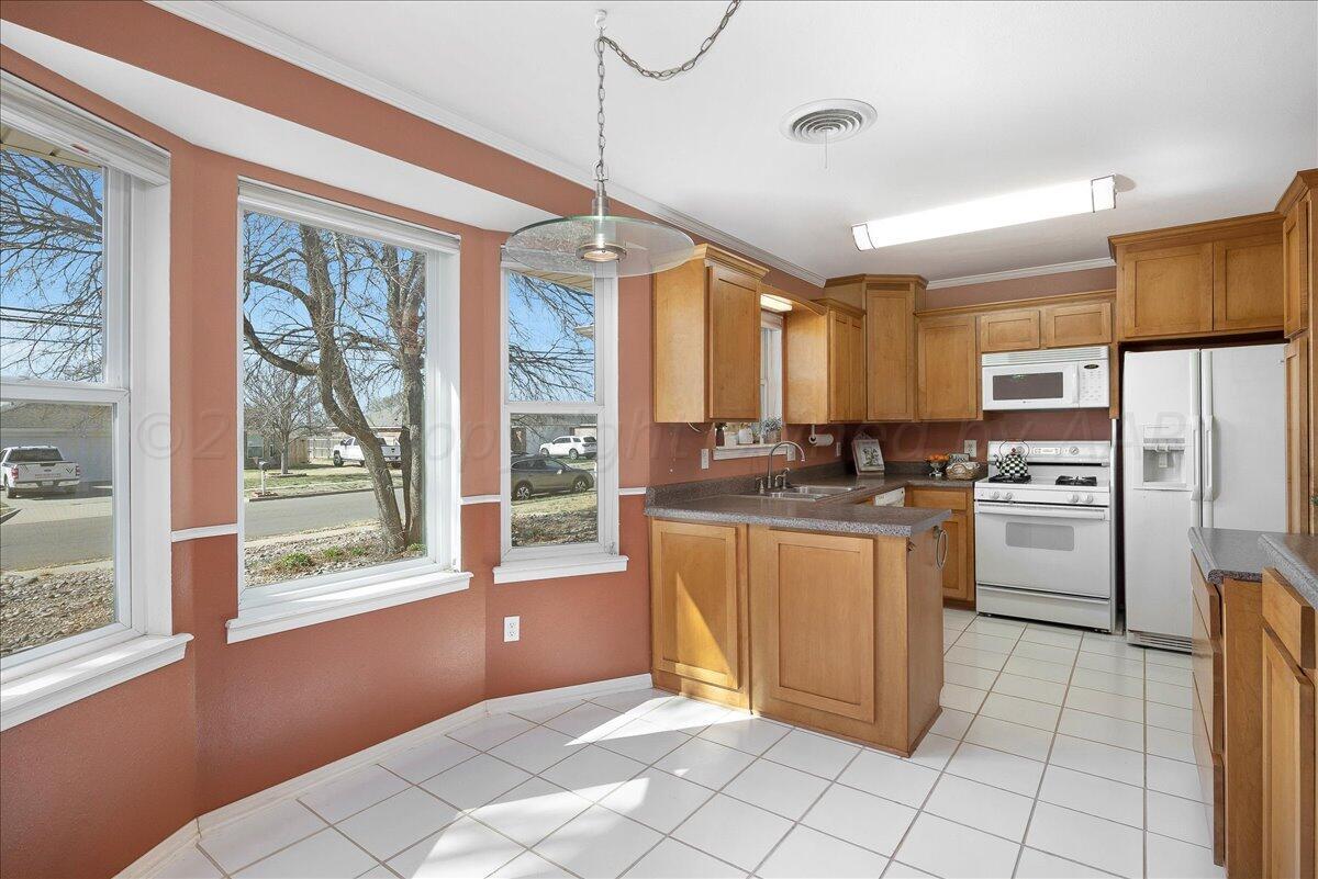4208 Scotty Drive Amarillo, TX 79110 - Photo 6 of 22 06-Dining And Kitchen