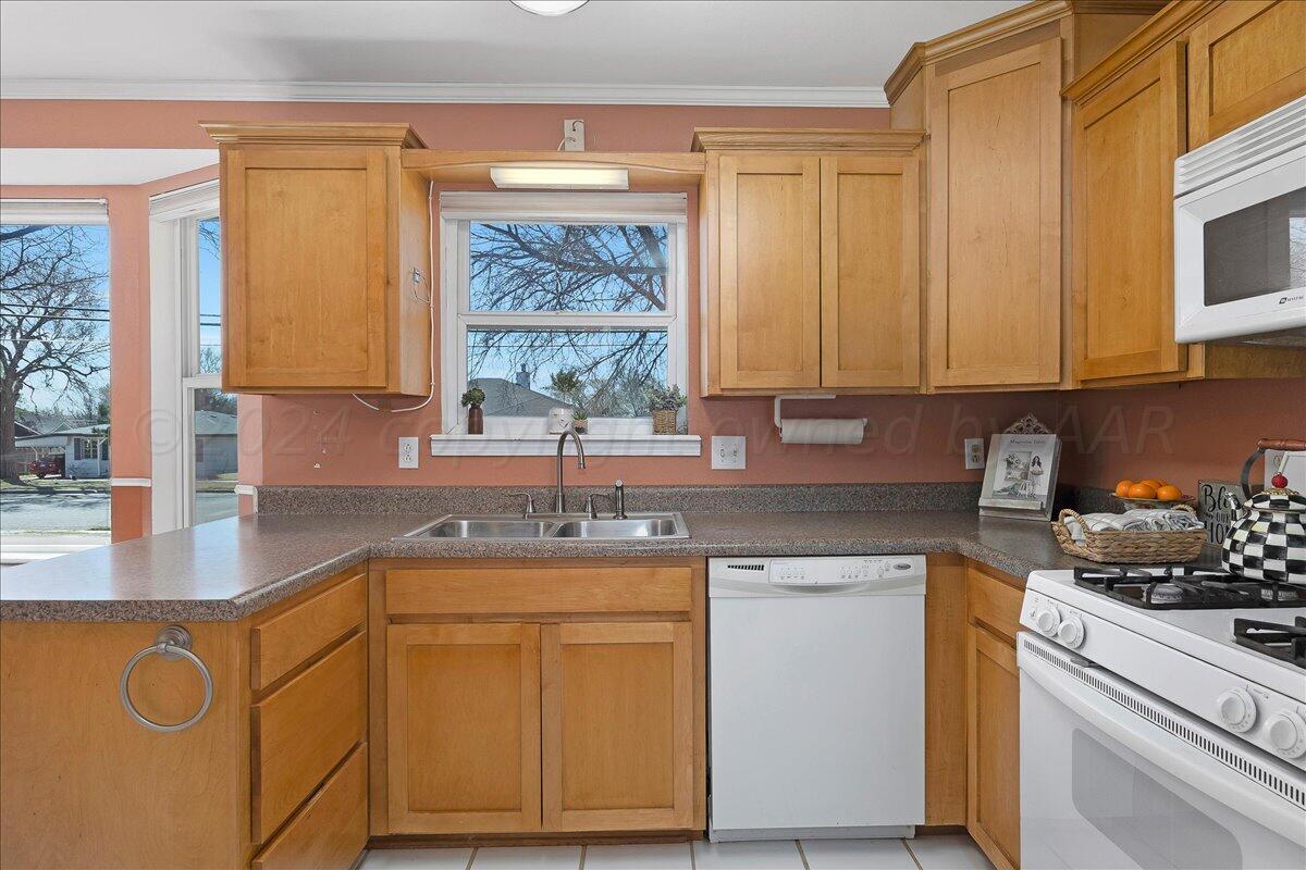 4208 Scotty Drive Amarillo, TX 79110 - Photo 8 of 22 08-Kitchen
