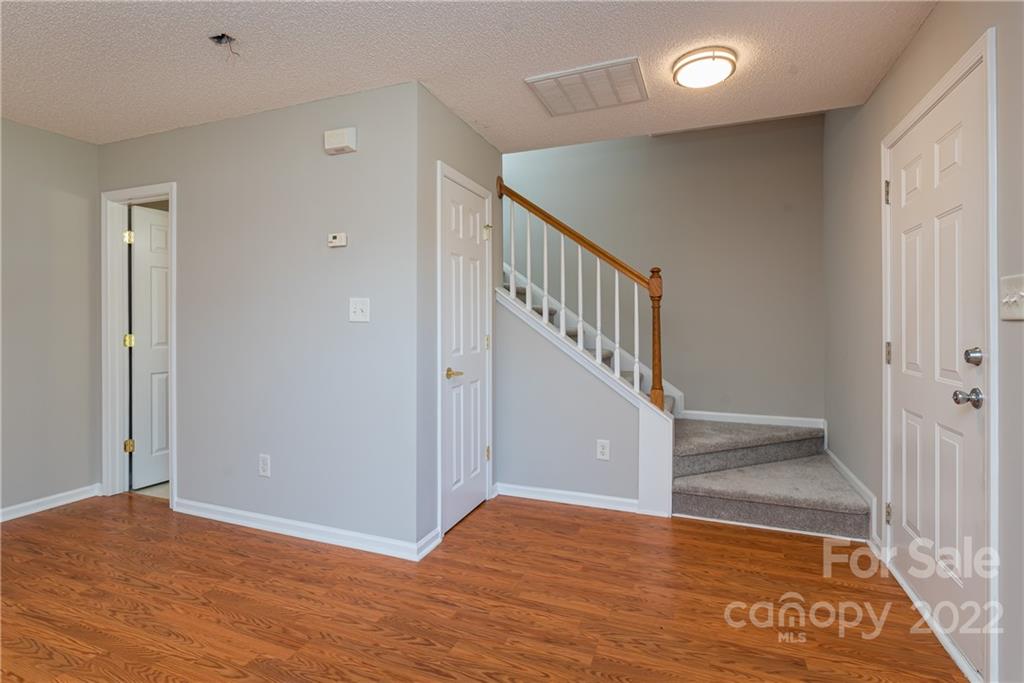 10339 Gold Pan Road Charlotte, NC 28215 - Photo 3 of 32 Gallery Image 3