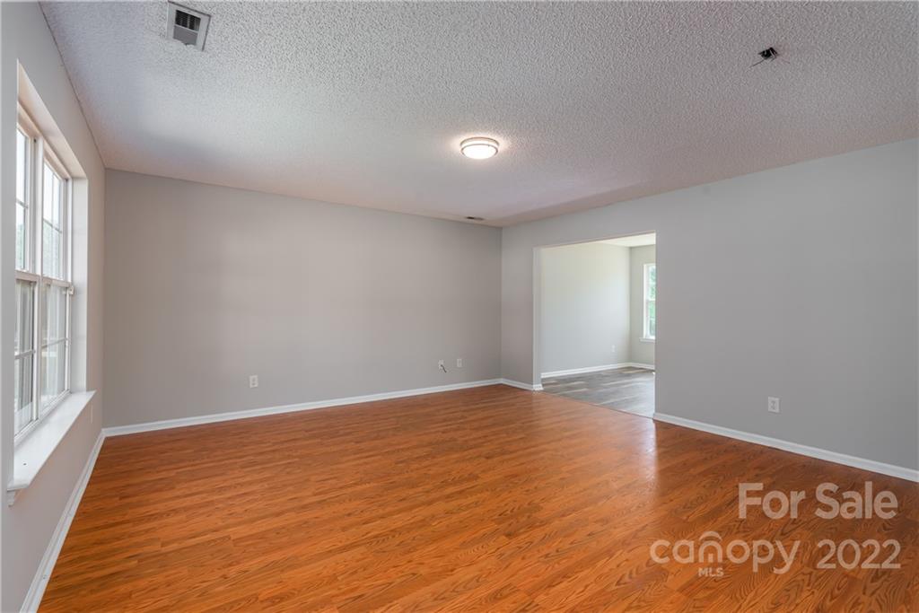 10339 Gold Pan Road Charlotte, NC 28215 - Photo 4 of 32 Gallery Image 4