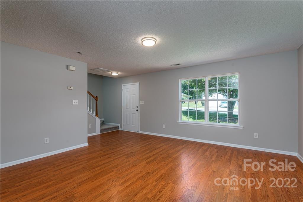 10339 Gold Pan Road Charlotte, NC 28215 - Photo 5 of 32 Gallery Image 5