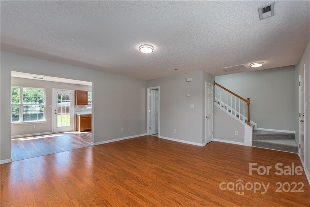 10339 Gold Pan Road Charlotte, NC 28215 - Photo 6 of 32 Gallery Image 6