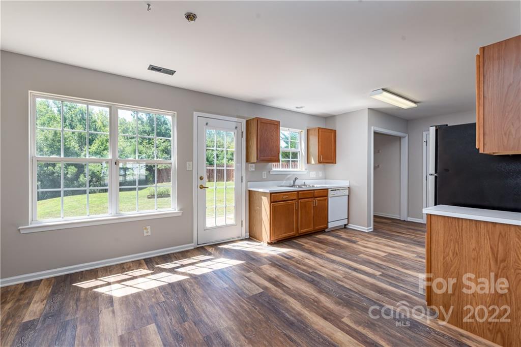 10339 Gold Pan Road Charlotte, NC 28215 - Photo 7 of 32 Gallery Image 7