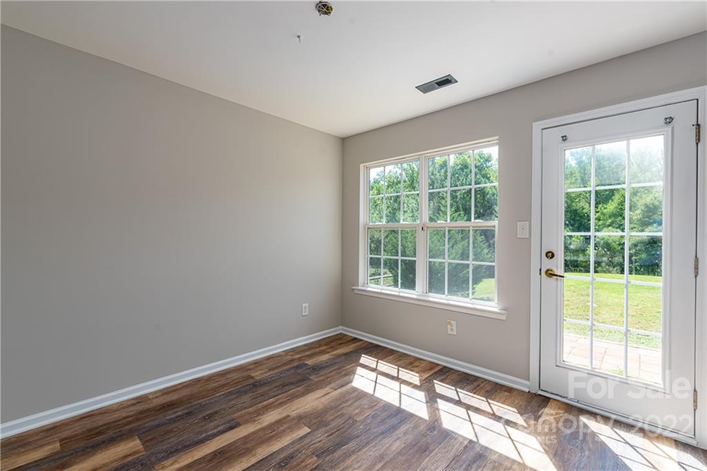 10339 Gold Pan Road Charlotte, NC 28215 - Photo 8 of 32 Gallery Image 8