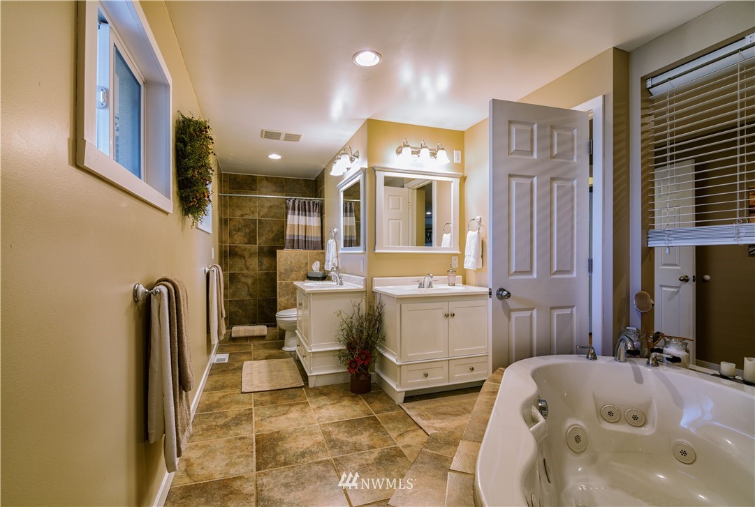 20417 96th Avenue Northeast Bothell, WA 98011 - Photo 12 of 25 Gallery Image 12
