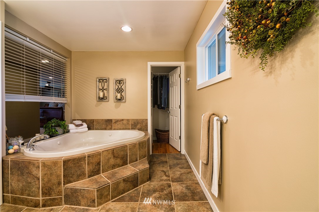 20417 96th Avenue Northeast Bothell, WA 98011 - Photo 13 of 25 Gallery Image 13