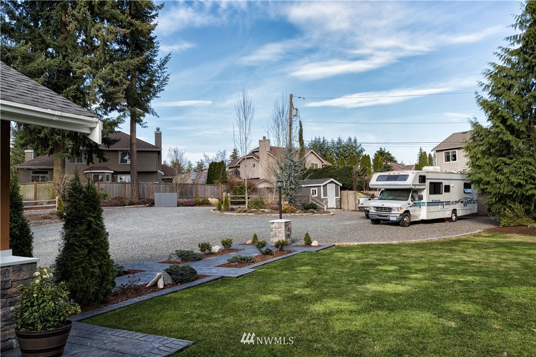 20417 96th Avenue Northeast Bothell, WA 98011 - Photo 3 of 25 Gallery Image 3