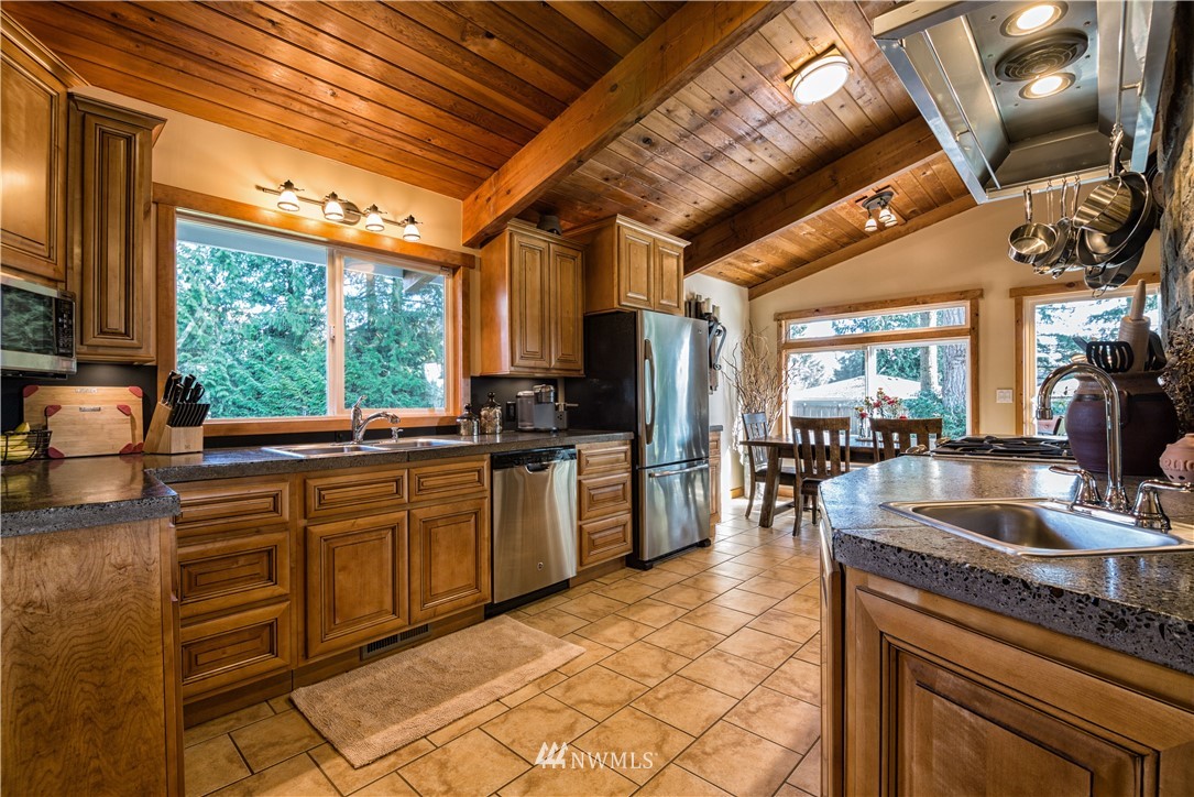 20417 96th Avenue Northeast Bothell, WA 98011 - Photo 5 of 25 Gallery Image 5