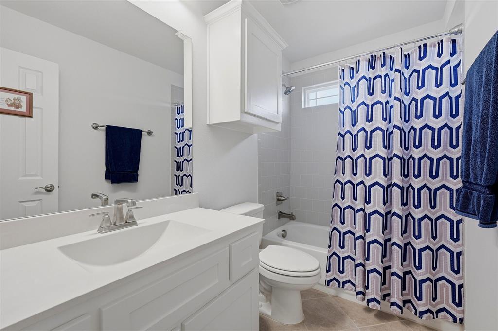 809 Violet Way Celina, TX 75009 - Photo 34 of 38 Upstairs bathroom 2