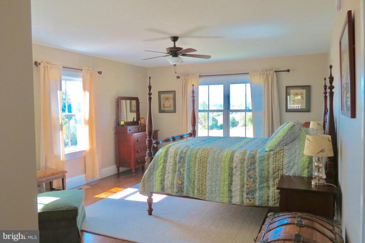12036 Crest Hill Road Hume, VA 22639 - Photo 11 of 30 Guest Bedroom or other on main floor views