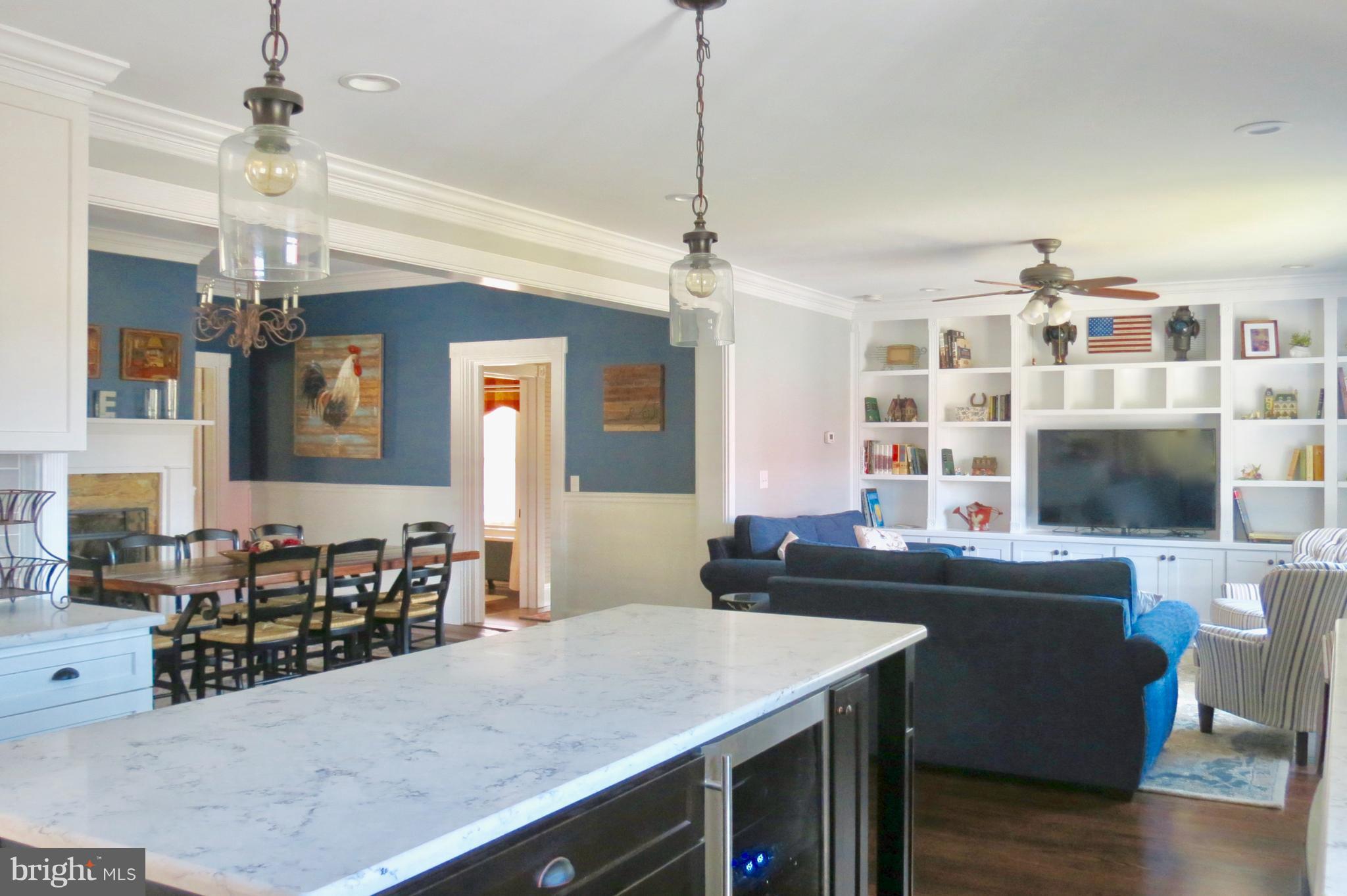 12036 Crest Hill Road Hume, VA 22639 - Photo 7 of 30 GREAT ROOM with kitchen-family-dining combination