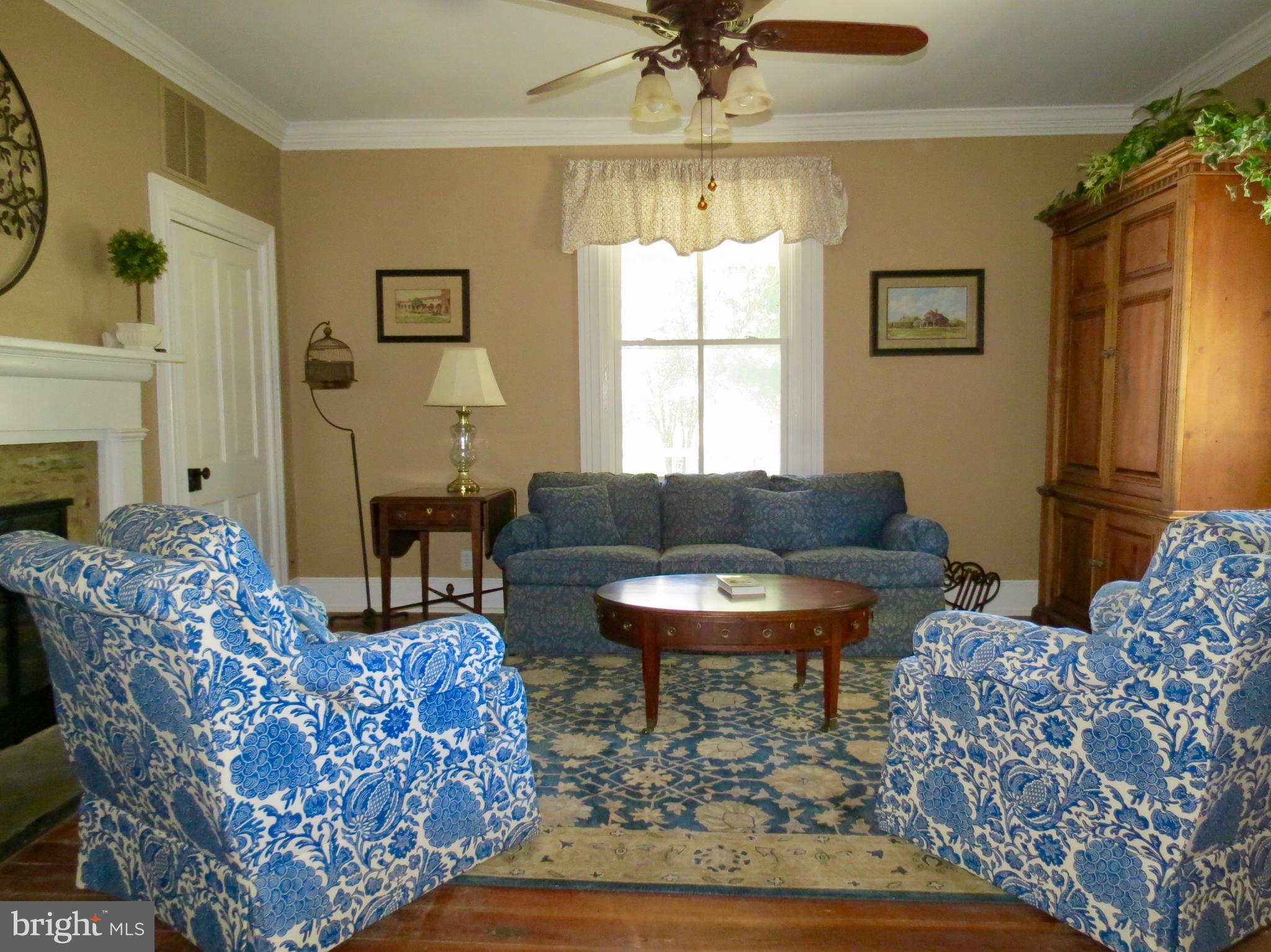 12036 Crest Hill Road Hume, VA 22639 - Photo 9 of 30 Living Room