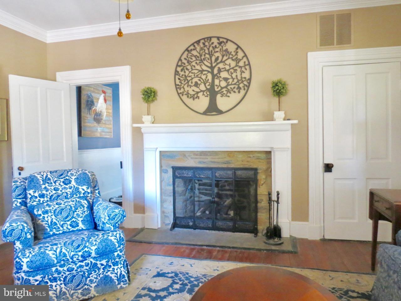 12036 Crest Hill Road Hume, VA 22639 - Photo 10 of 30 Living Room or Den fireplace