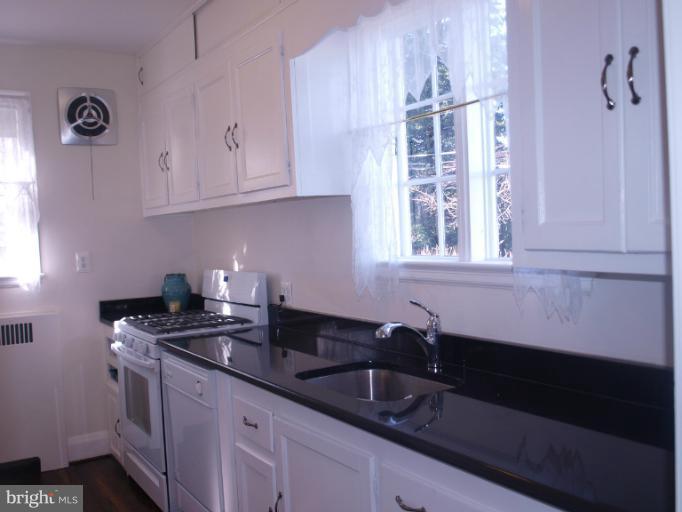 522 Wilton Road Towson, MD 21286 - Photo 15 of 20 Kitchen