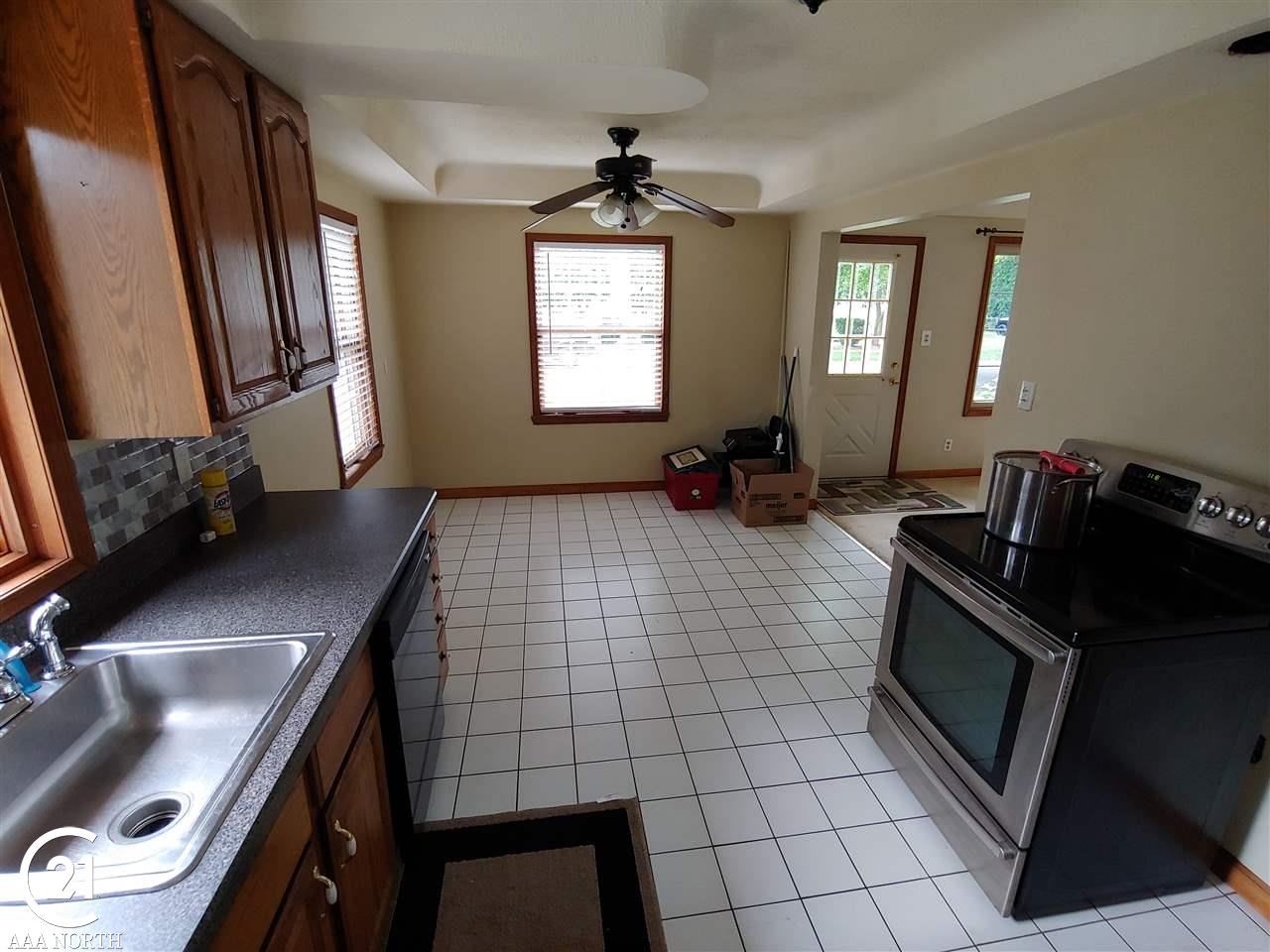 210 Riverside Drive Mount Clemens, MI 48043 - Photo 9 of 46 31385711-8.JPG