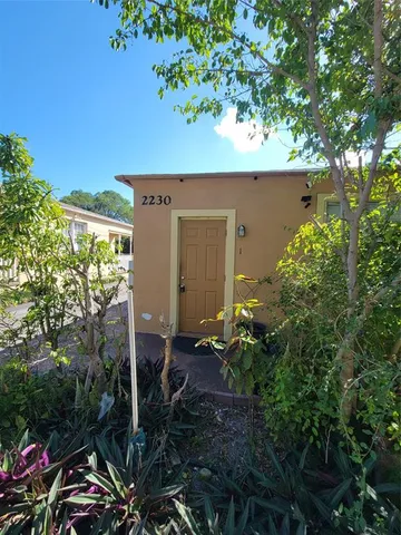 $1,200 | 2230 Monroe Street, Unit 1, Hollywood, FL 33020