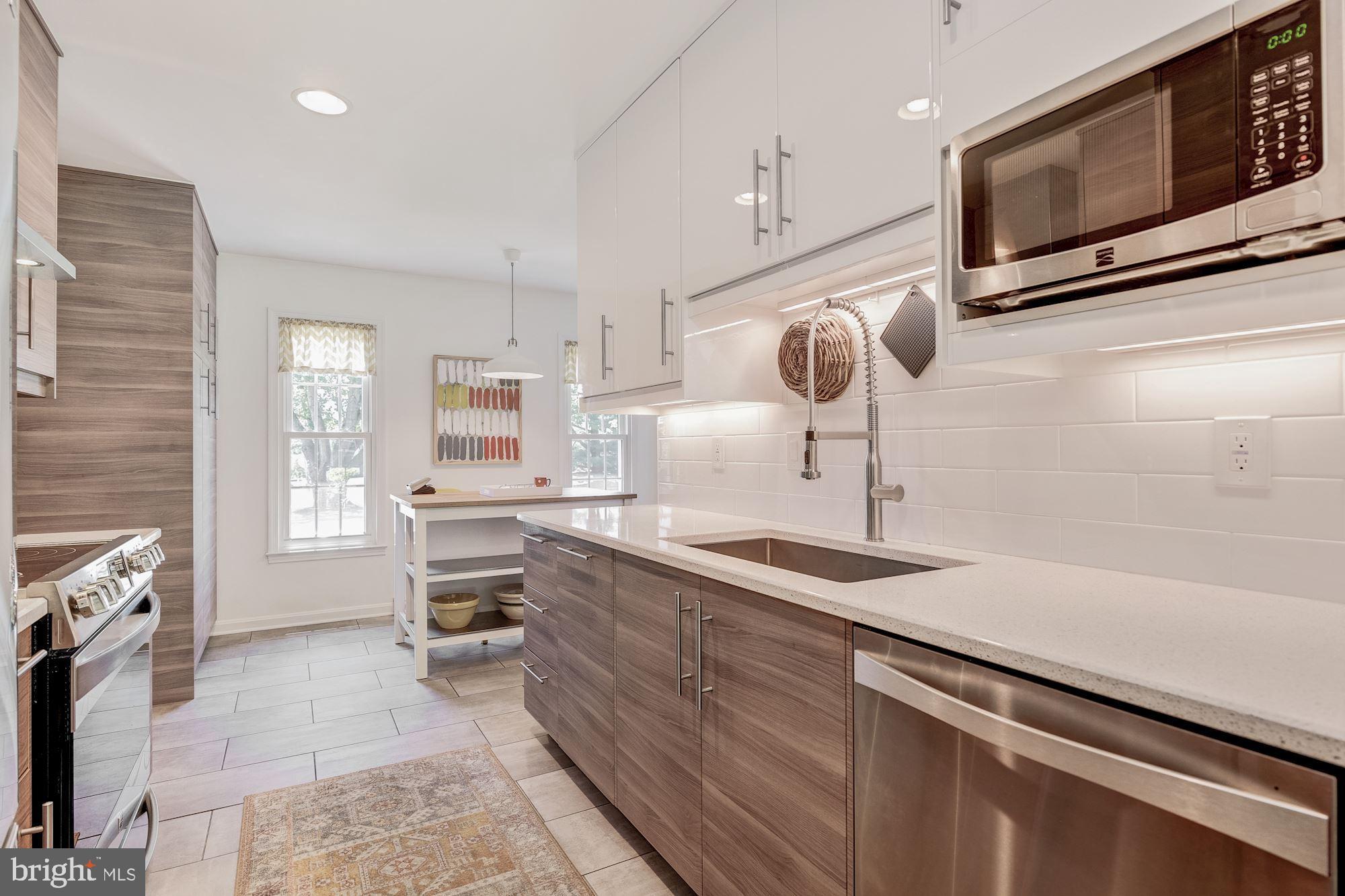 392 Ronsdale Road Sykesville, MD 21784 - Photo 9 of 34 Eat-In Kitchen | Stainless Steel Appliances