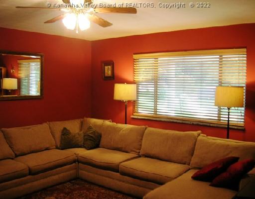 1502 North Grapevine Road Charleston, WV 25320 - Photo 2 of 8 Living Room.