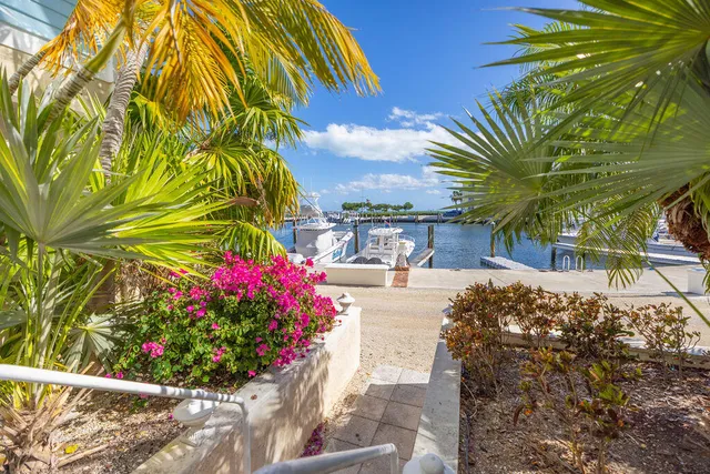 $2,250,000 | 97501 Overseas Highway, Unit 116 & 40' BOAT SLIP, Key Largo, FL 33037